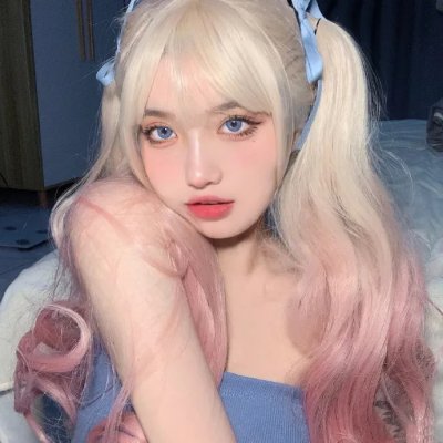 她今天有点奇怪